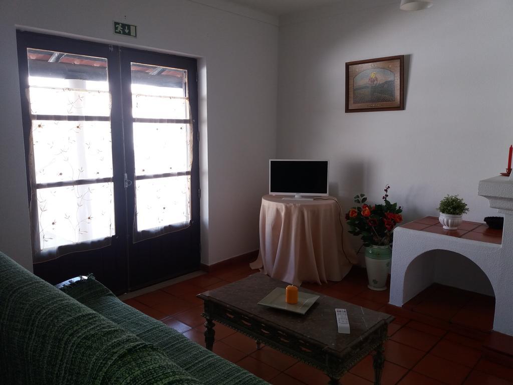 Alojamentos Vitinho 2 - Vila Nova Milfontes Вила-Нова-де-Мильфонт Экстерьер фото