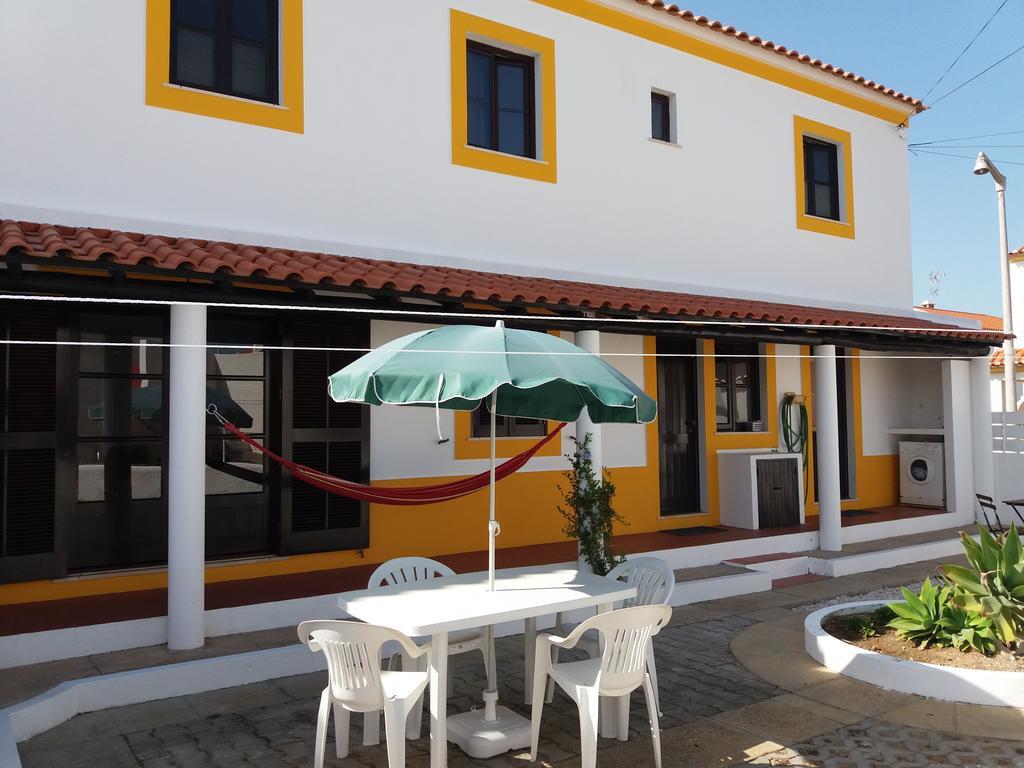 Alojamentos Vitinho 2 - Vila Nova Milfontes Вила-Нова-де-Мильфонт Экстерьер фото