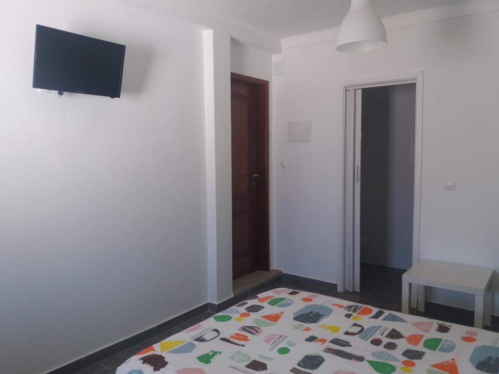 Alojamentos Vitinho 2 - Vila Nova Milfontes Вила-Нова-де-Мильфонт Экстерьер фото