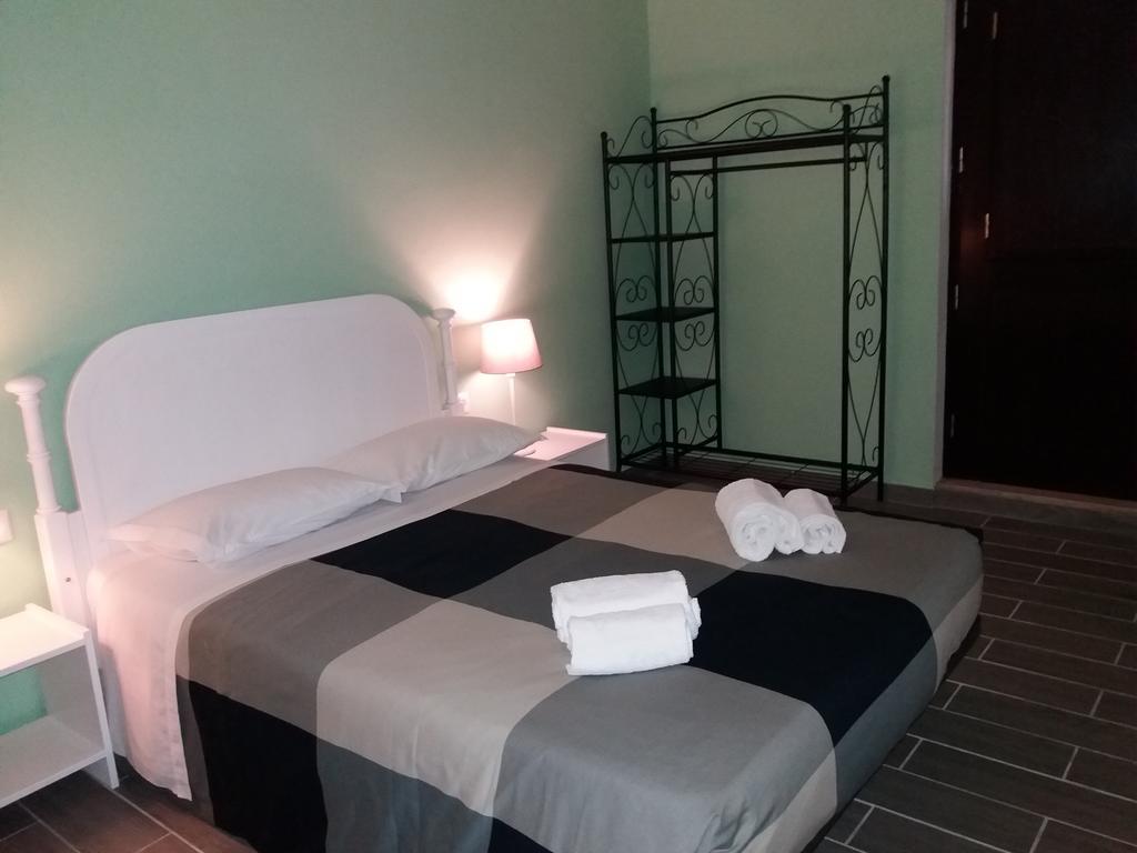 Alojamentos Vitinho 2 - Vila Nova Milfontes Вила-Нова-де-Мильфонт Экстерьер фото
